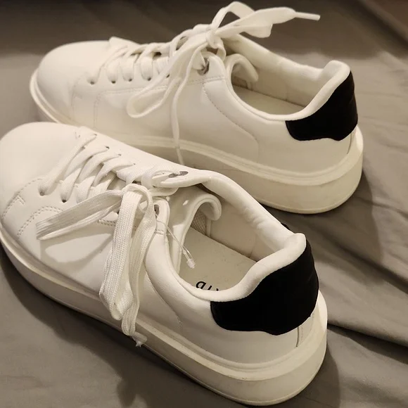 Torrid chunky lace up sneaker - Picture 3 of 4